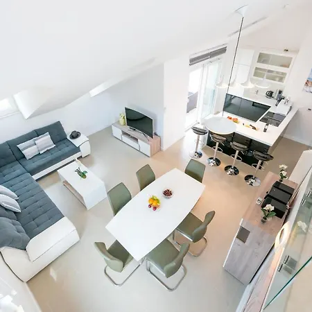 Topdeck Exclusive Apartment *